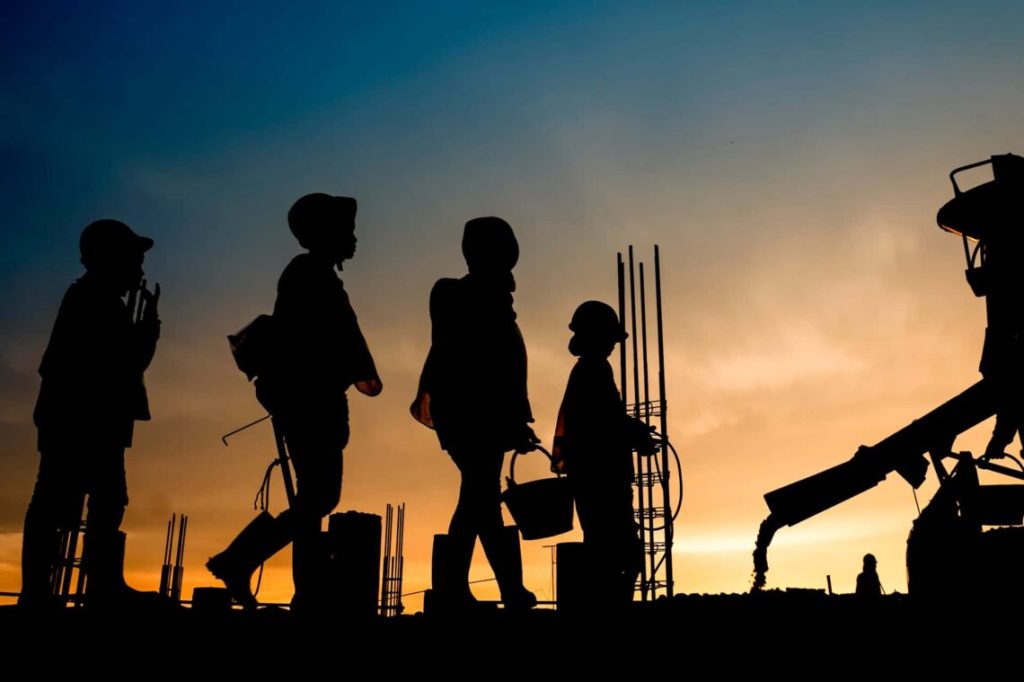 Reducción jornada laboral 2025: guía práctica sobre la semana de 37,5 h, sus efectos en salario y contrato y los pasos para adaptarte con la ayuda de Diamond Law, abogados laboralistas.
